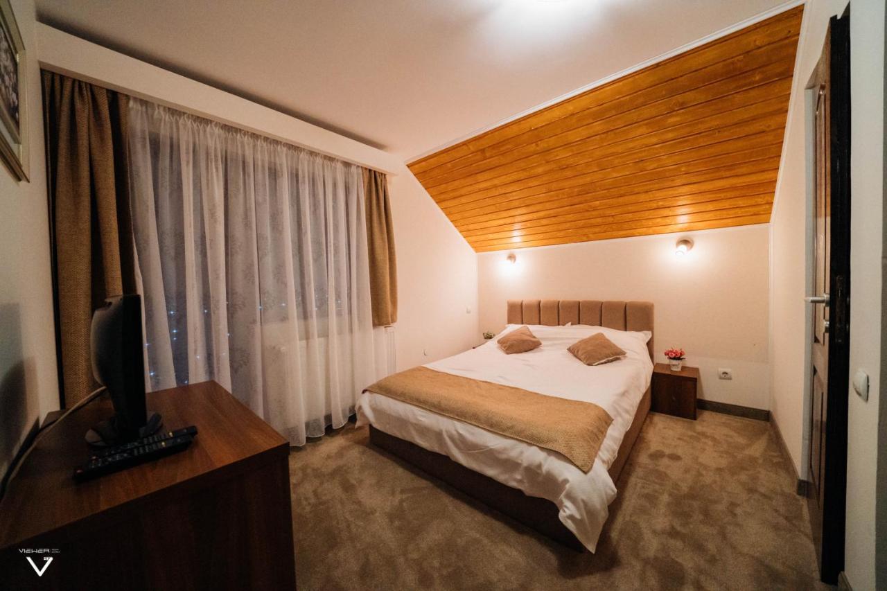 Hotel Casa Carmen à Dorna-Arini Extérieur photo